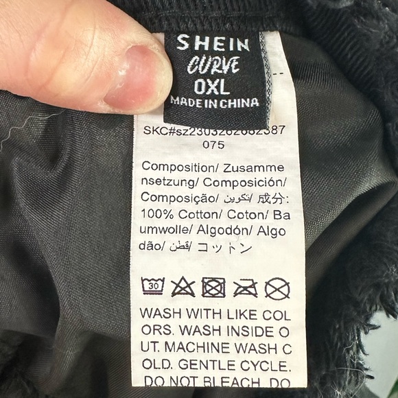SHEIN Plus High-Waisted Black Jean Shorts | Frayed Hem 0XL - Picture 9 of 9